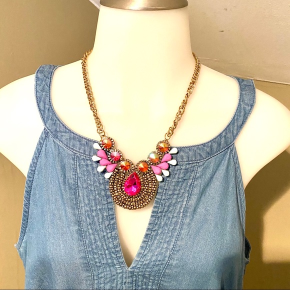 Women’s Color Chunky Statement Necklace - Picture 3 of 4